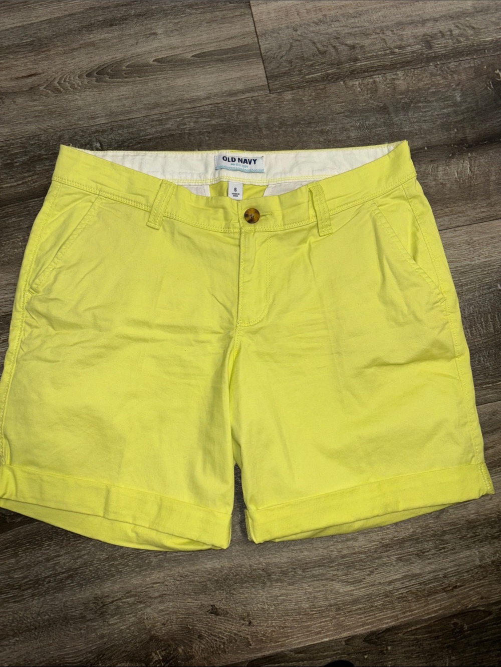 Old Navy Bright Yellow Women's Chino Shorts, sz 6